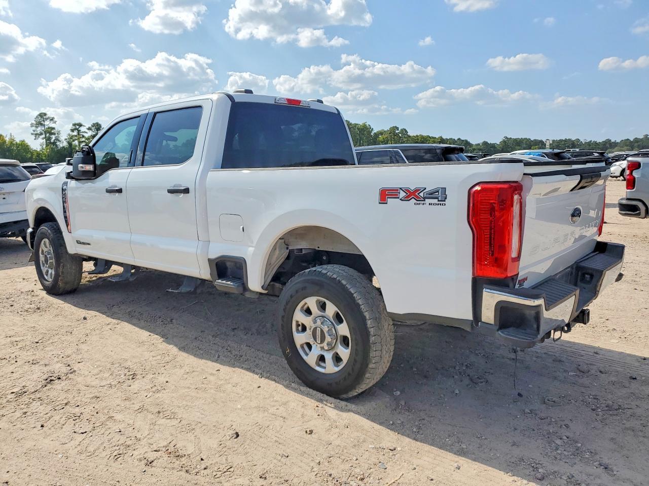2024 Ford F250 Super Duty - Фото 2