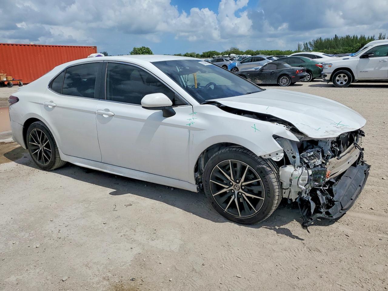 2021 Toyota Camry Se - Image 4