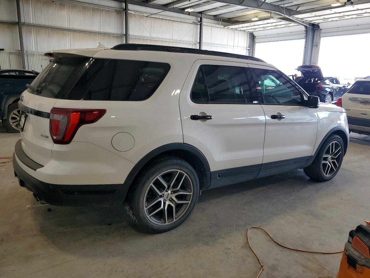 2019 Ford Explorer Sport - Фото 3