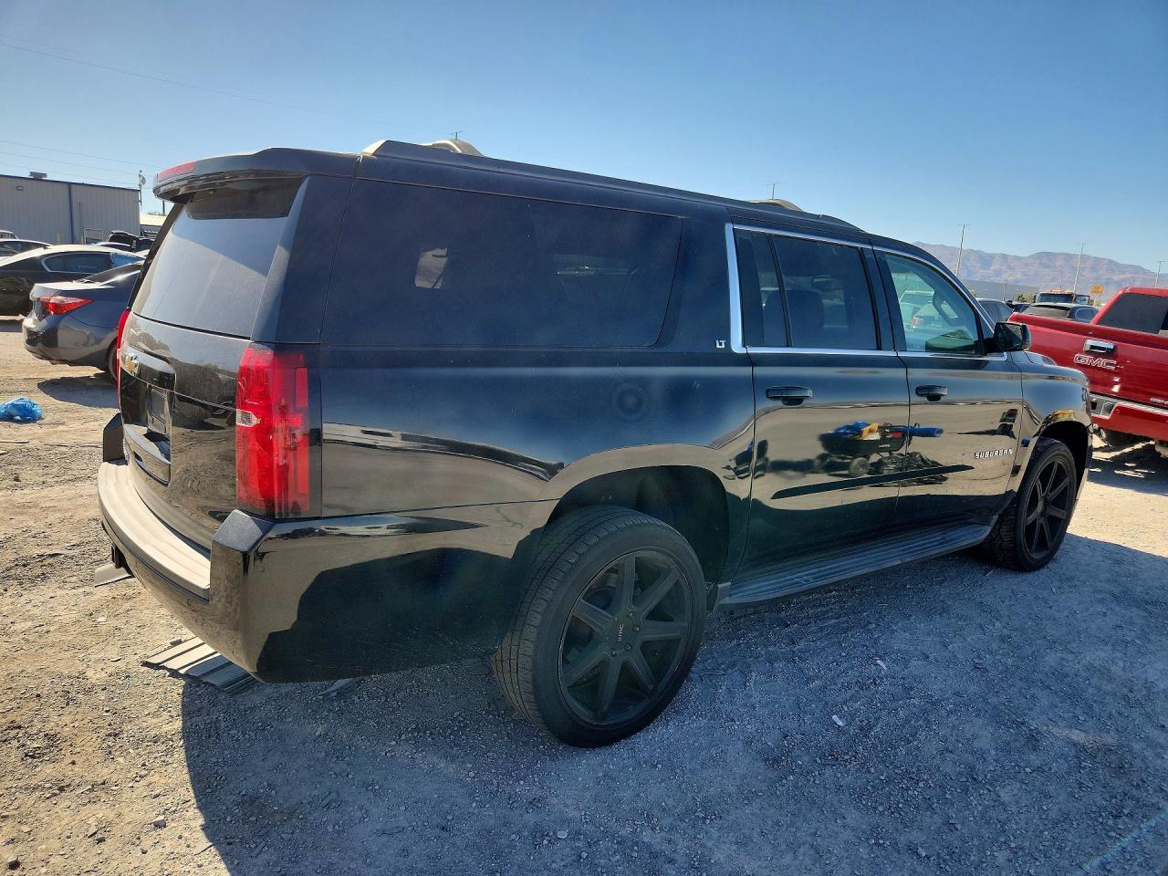 2017 Chevrolet Suburban C1500 Lt - Image 3