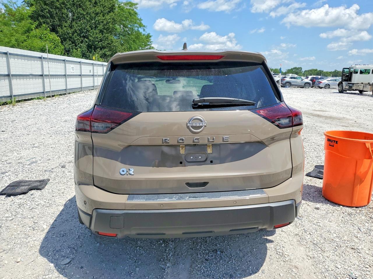 2025 Nissan Rogue Sv - Image 6