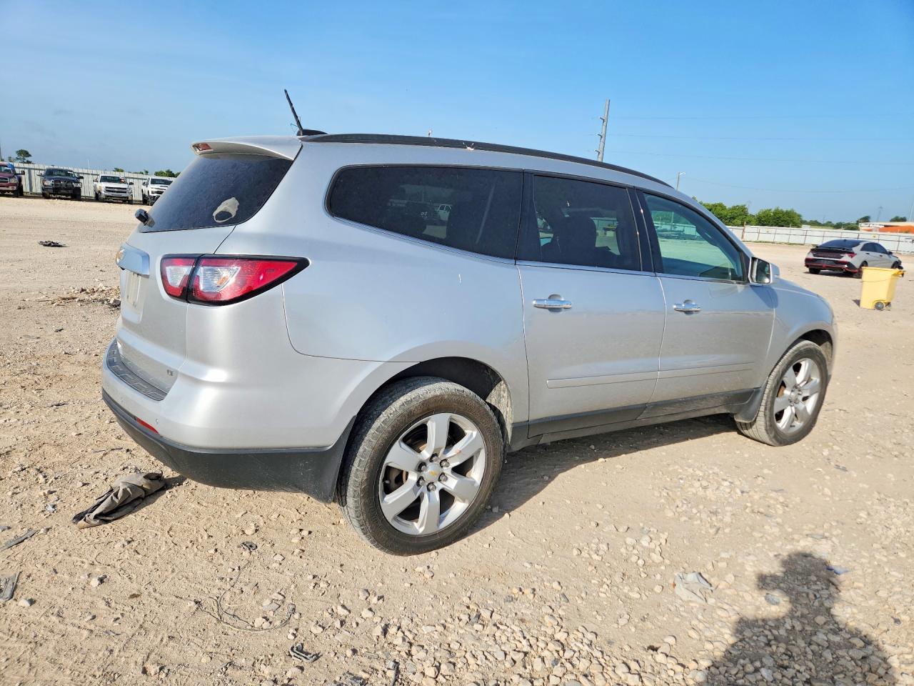 2017 Chevrolet Traverse Lt - Image 3