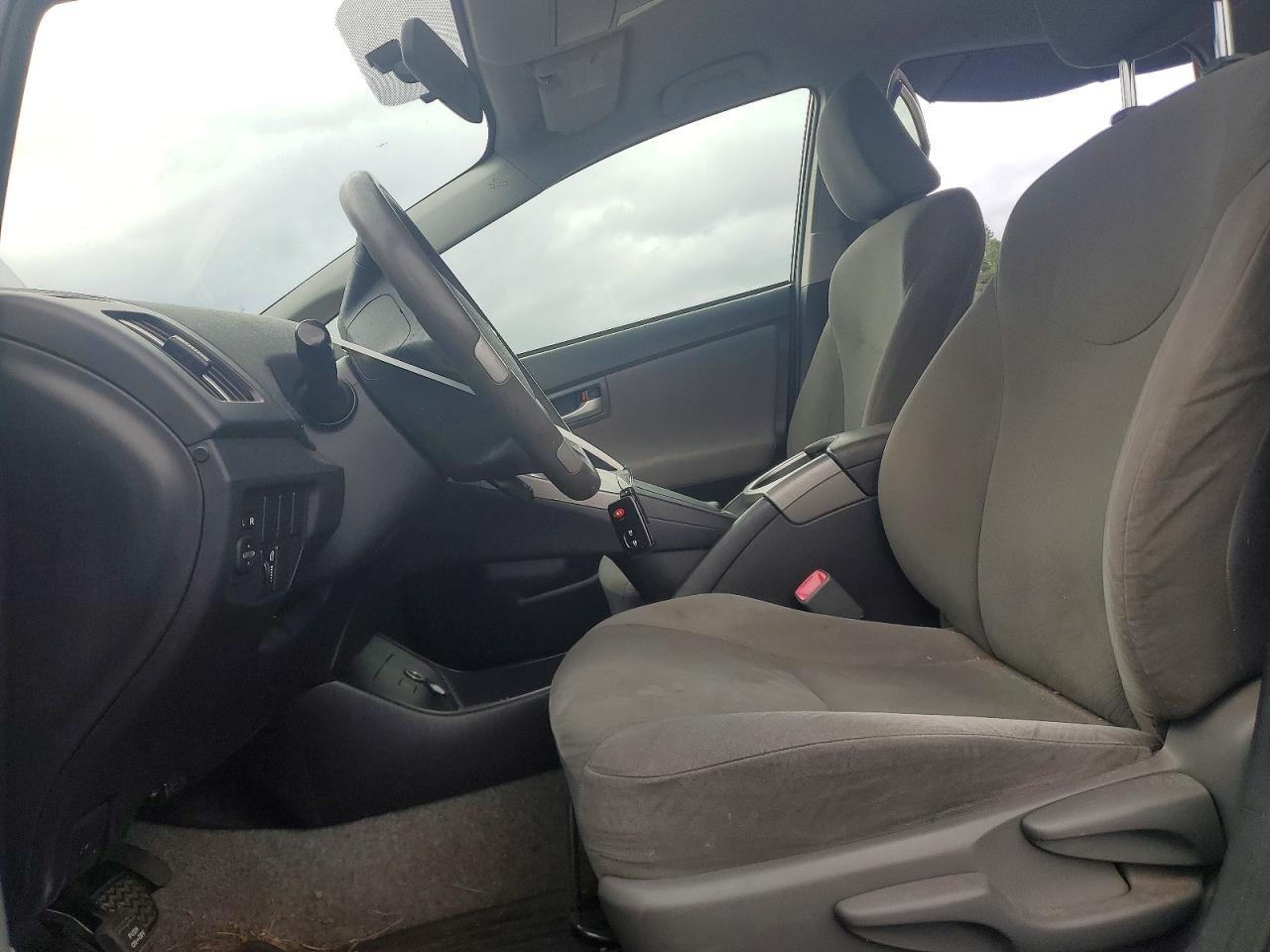 2013 Toyota Prius Three - Image 7