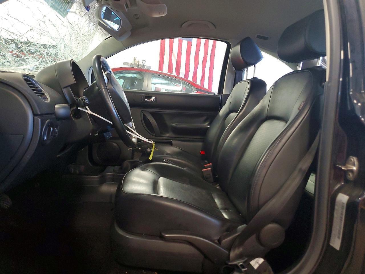 2010 Volkswagen New Beetle - Фото 7