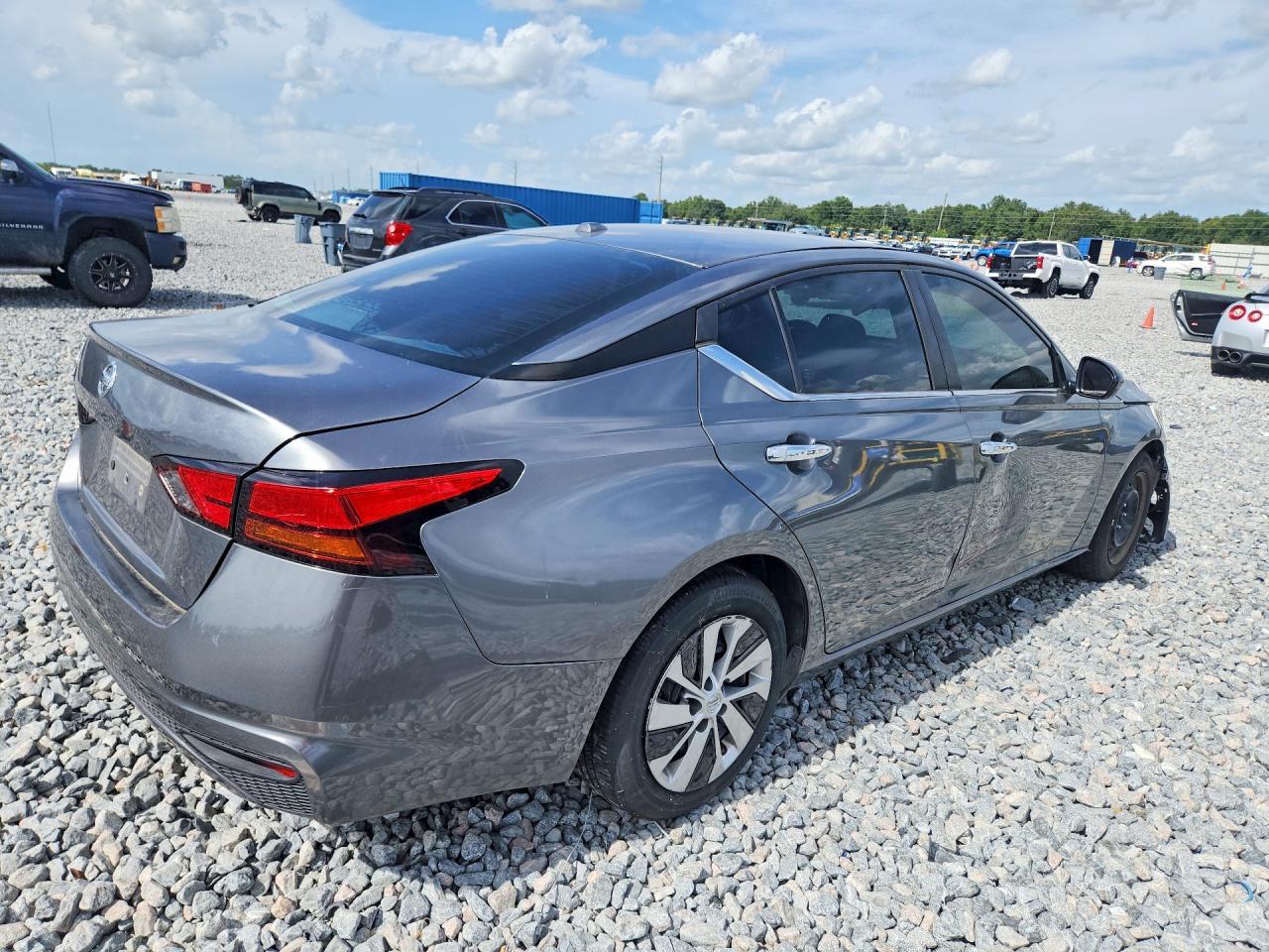 2020 Nissan Altima S - Фото 3