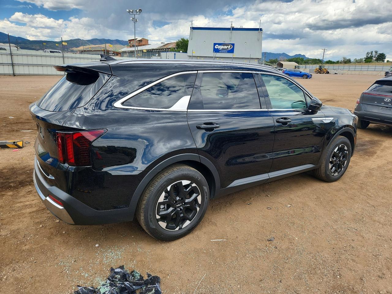 2025 Kia Sorento S - Фото 3