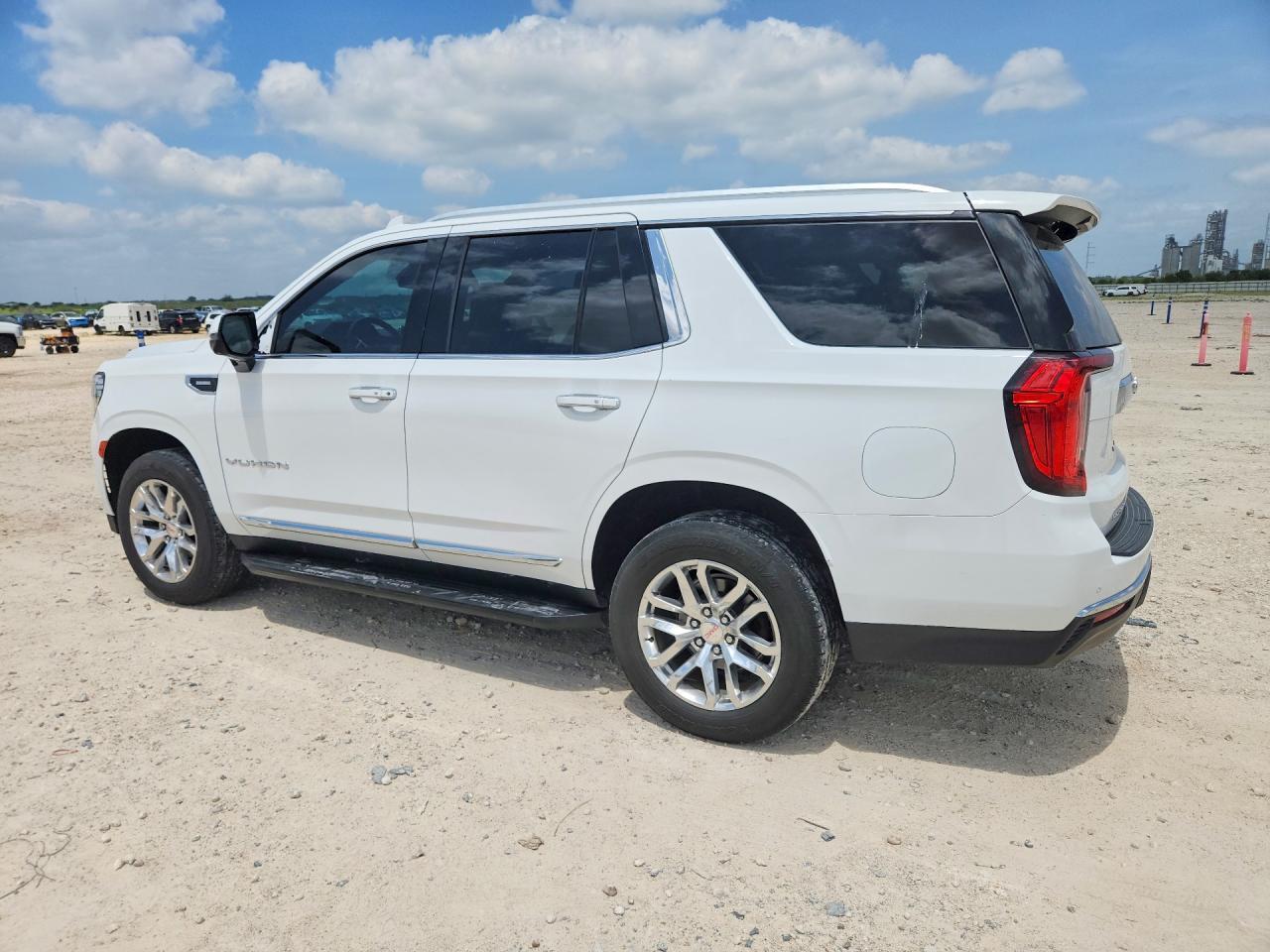 2022 GMC Yukon Slt - Image 2