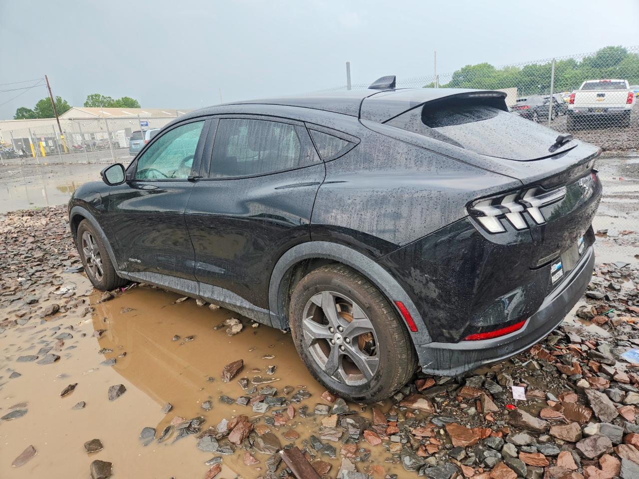 2021 Ford Mustang Mach-E Select - Фото 2
