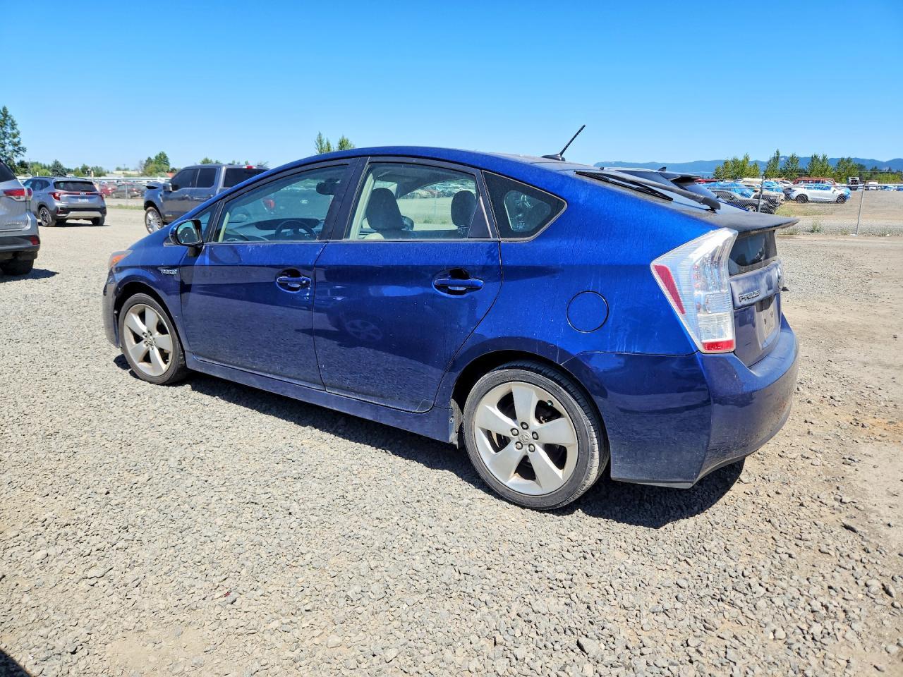 2010 Toyota Prius V - Image 2