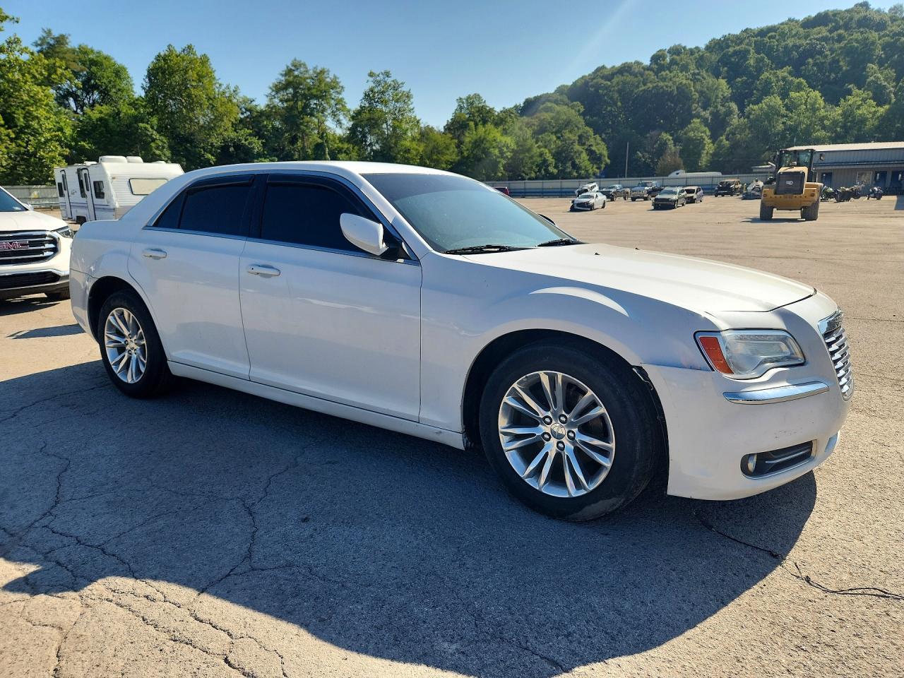 2013 Chrysler 300 - Image 4