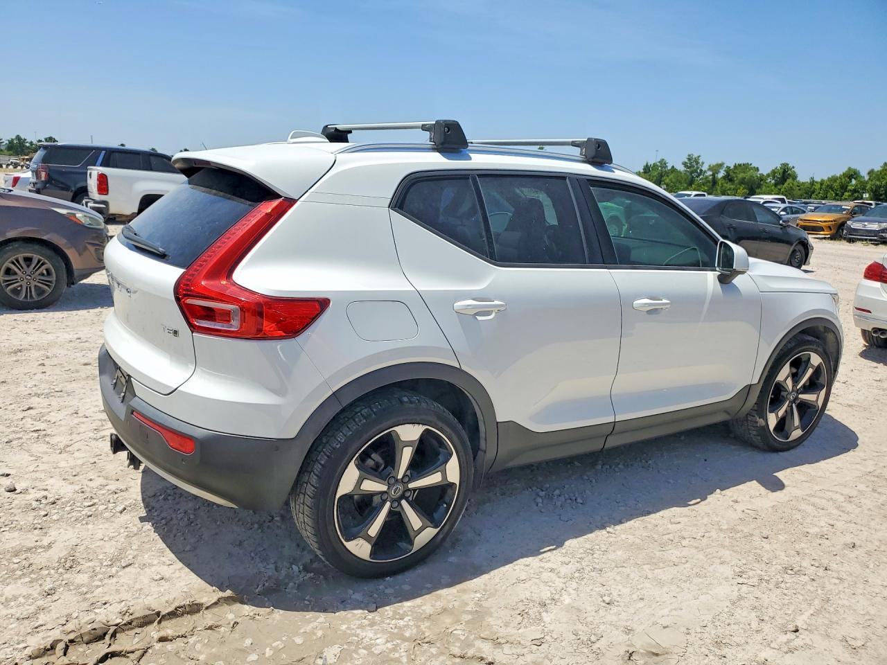 2019 Volvo Xc40 T5 Momentum - Фото 3