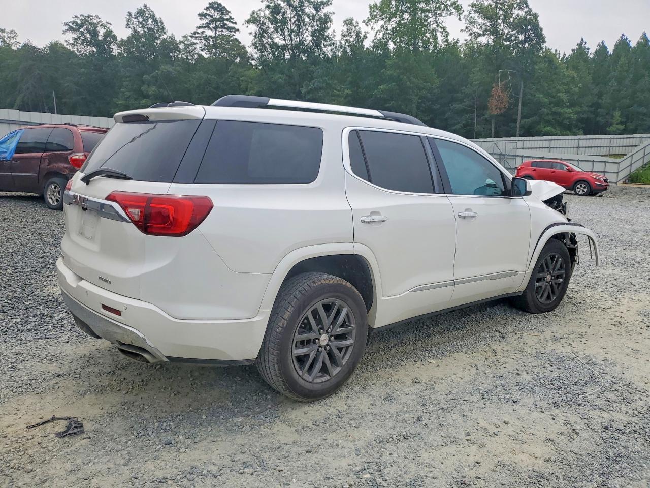 2017 GMC Acadia Denali - Фото 3