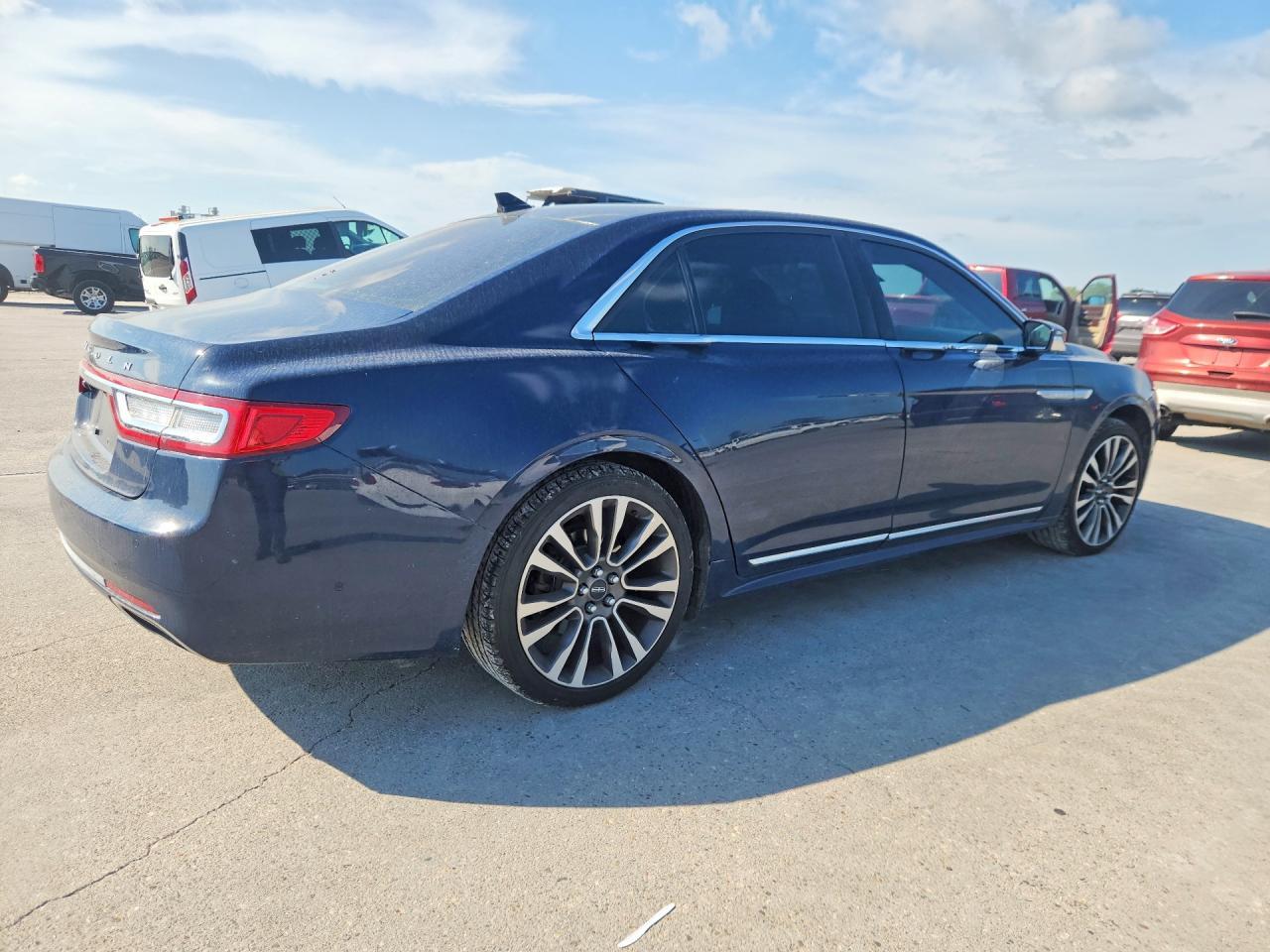 2018 Lincoln Continental Reserve - Фото 3