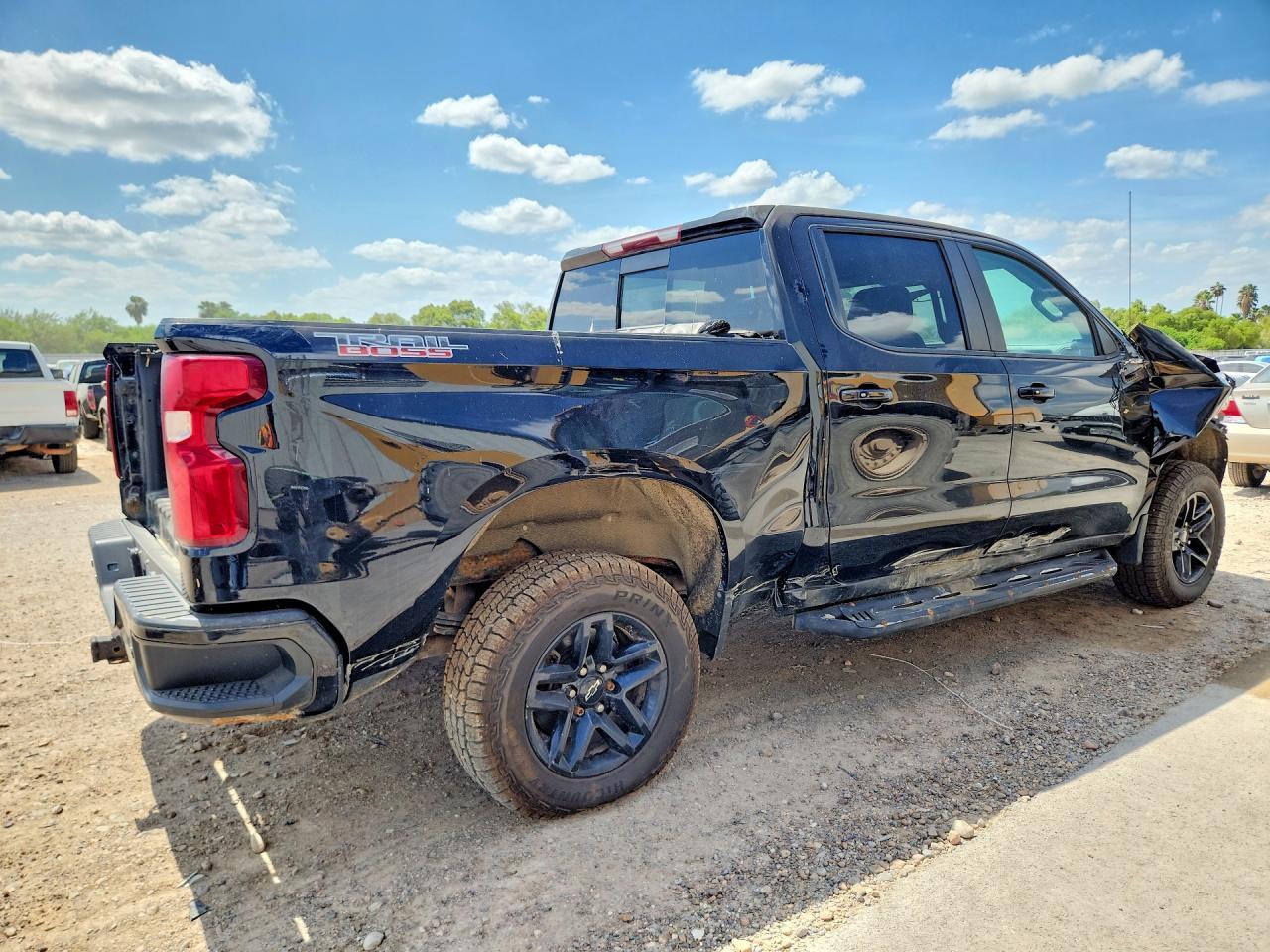 2019 Chevrolet Silverado K1500 Lt Trail Boss - Image 3