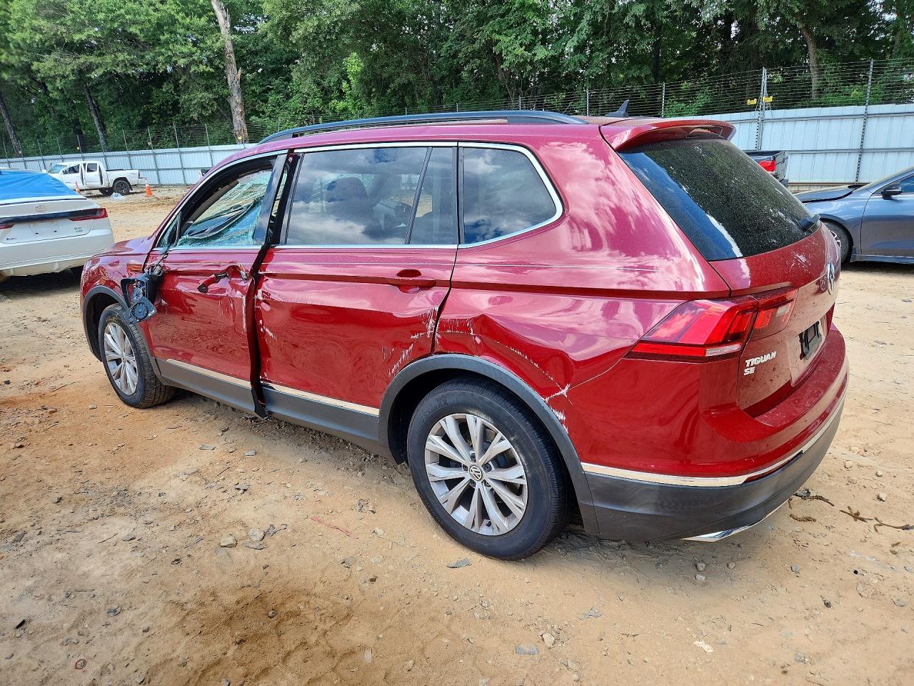 2018 Volkswagen Tiguan Se - Image 2