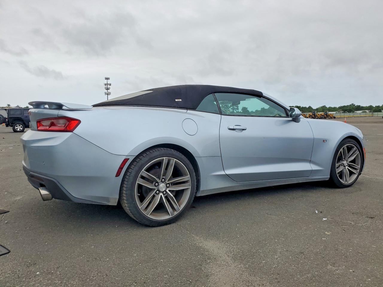 2018 Chevrolet Camaro Lt - Image 3