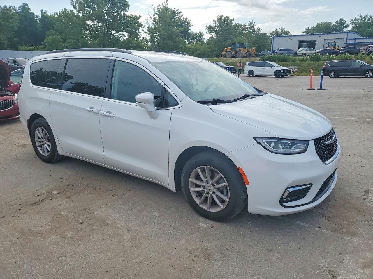 2022 Chrysler Pacifica Touring L - Фото 4