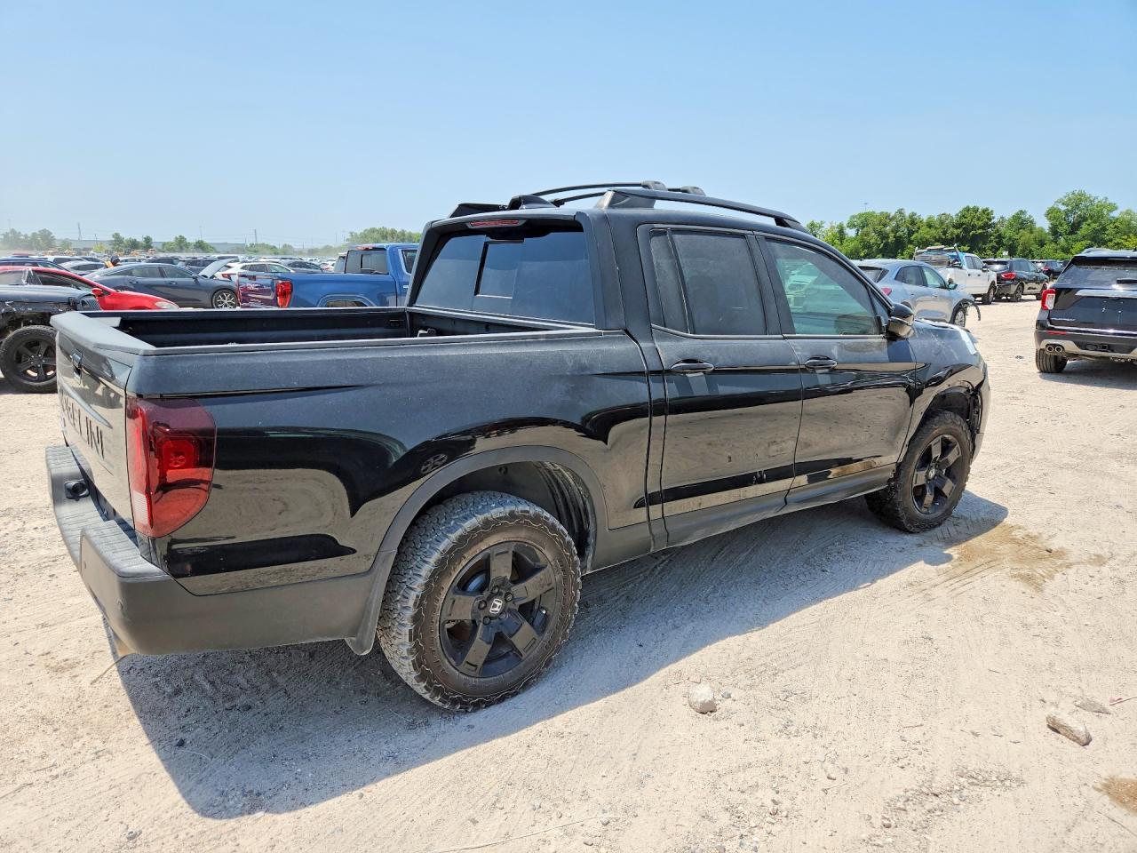 2025 Honda Ridgeline Black Edition - Image 3