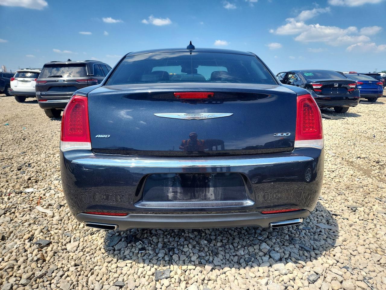 2016 Chrysler 300 Limited - Image 6