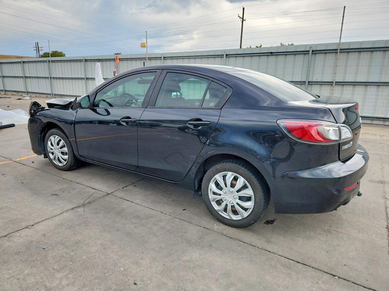 2013 Mazda 3 I - Image 2