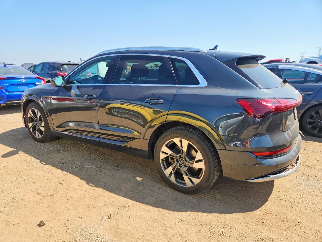 2021 Audi E-Tron Premium - Фото 2