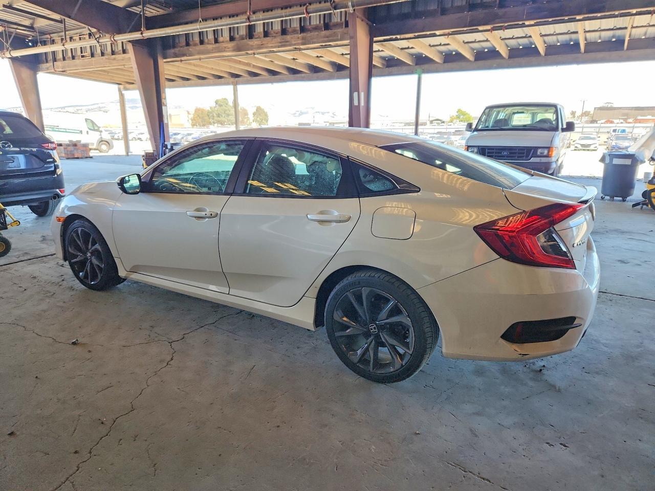 2019 Honda Civic Sport - Фото 2