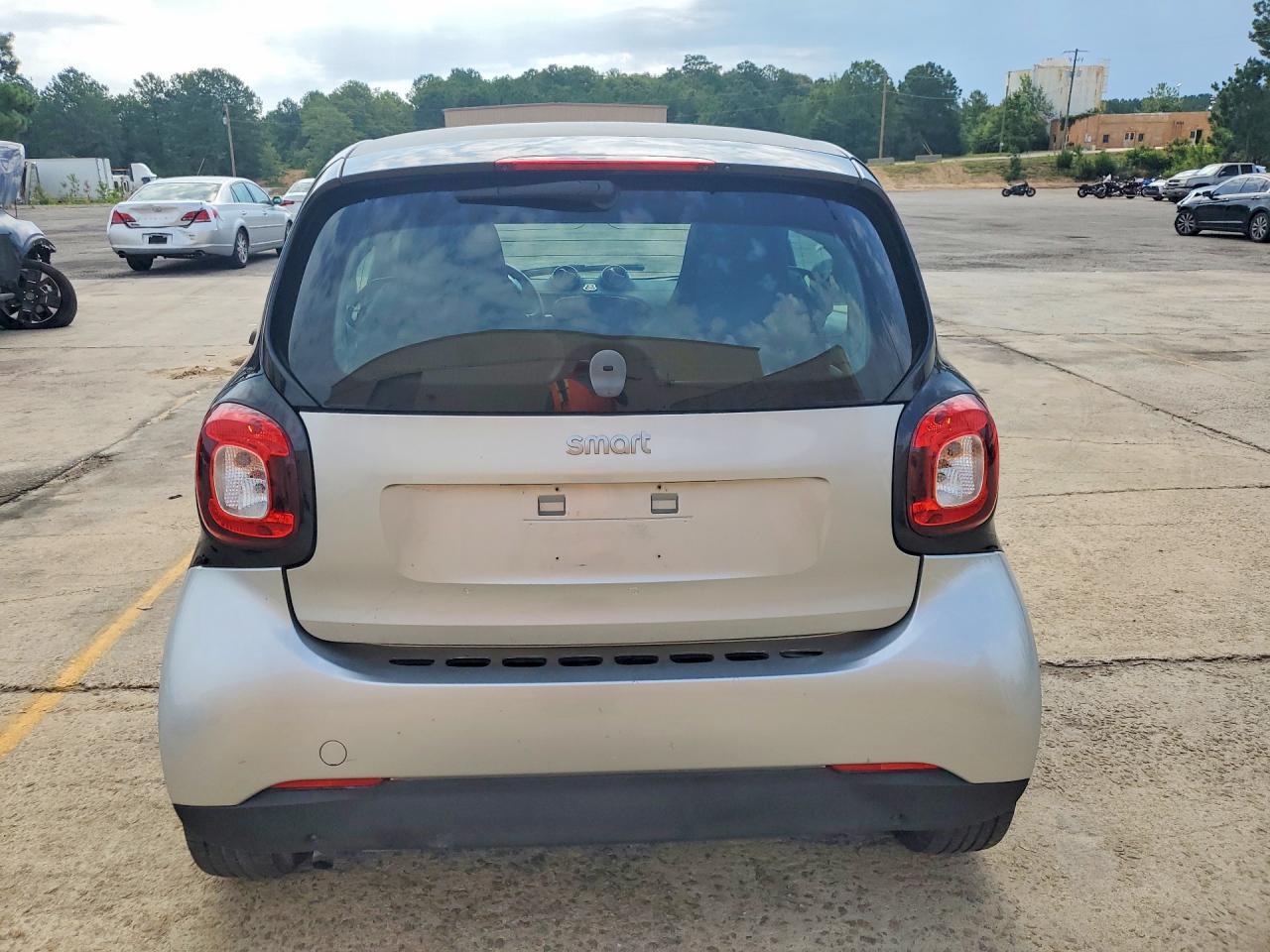 2016 Smart Fortwo - Image 6