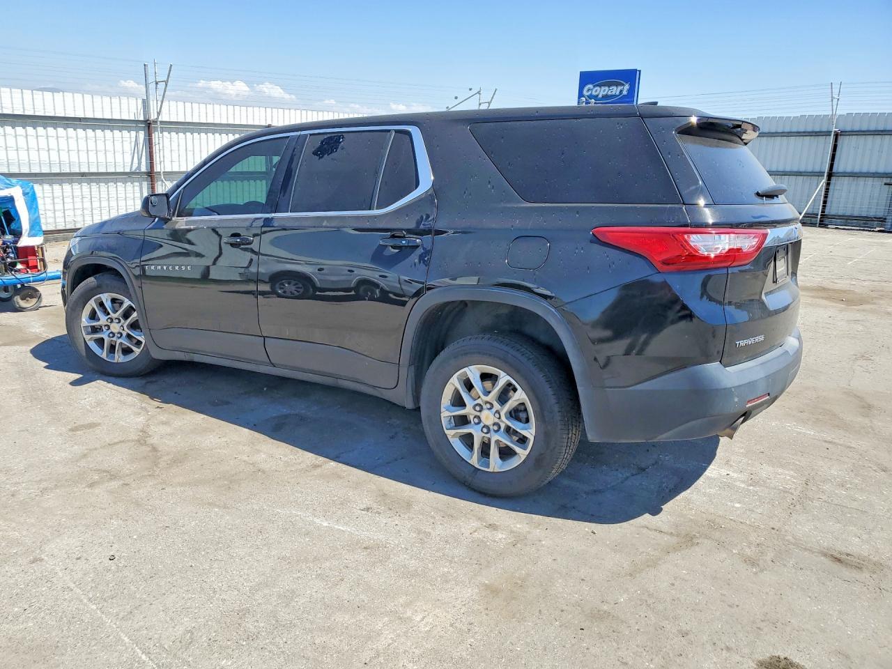2019 Chevrolet Traverse Ls - Фото 2