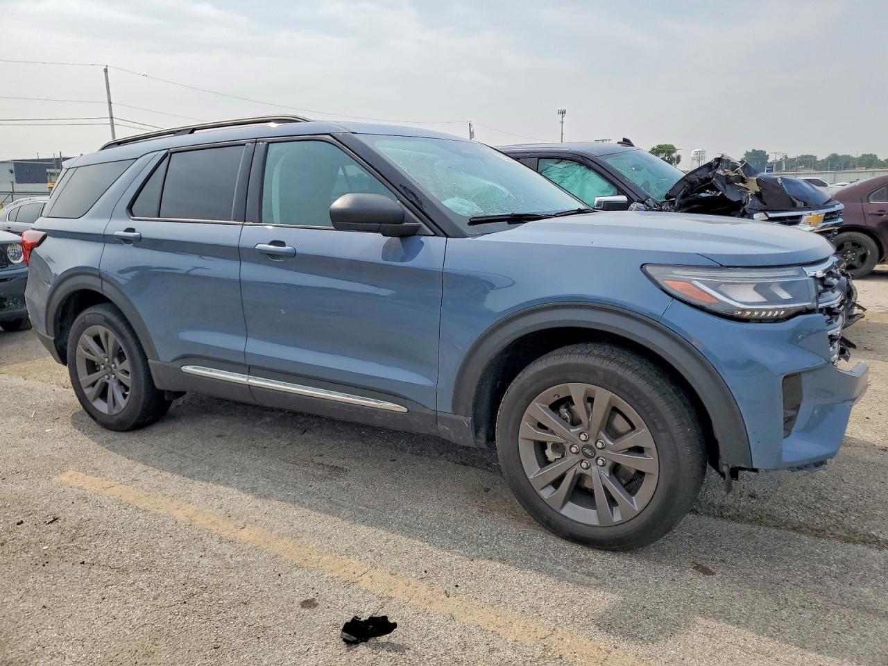 2025 Ford Explorer Active - Image 4