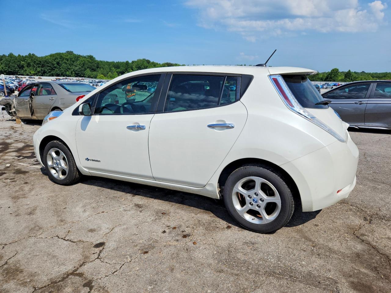 2019 Nissan Leaf S - Image 2