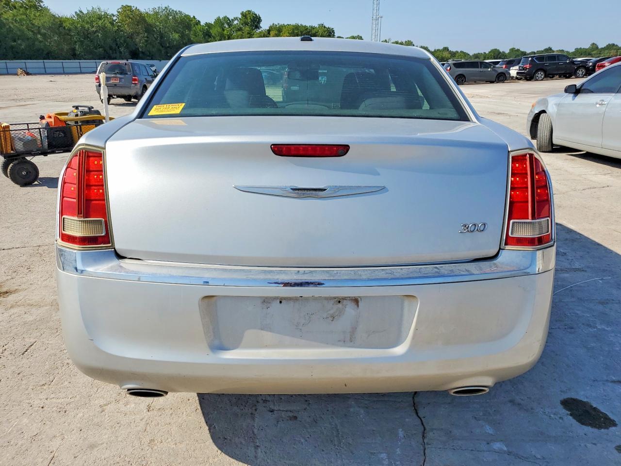 2012 Chrysler 300 - Image 6