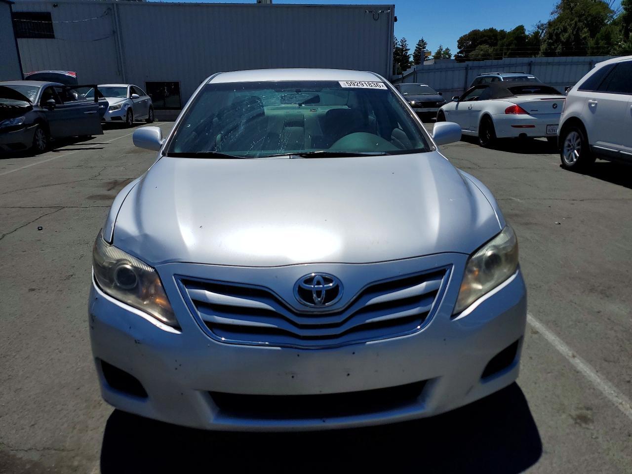 2011 Toyota Camry Le - Фото 5