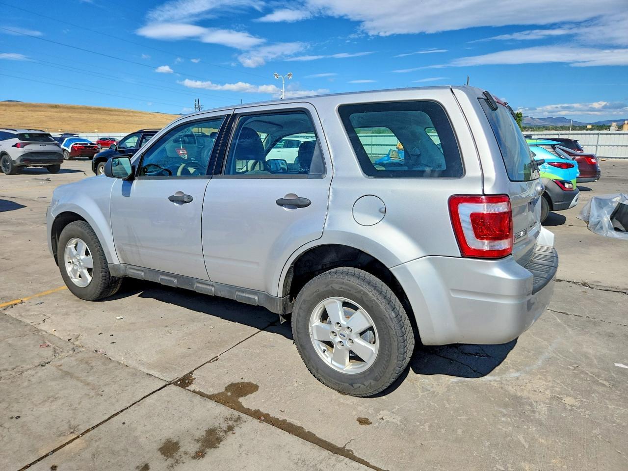 2010 Ford Escape Xls - Image 2