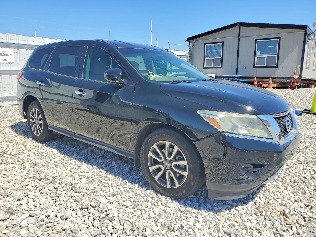 2014 Nissan Pathfinder S - Image 4