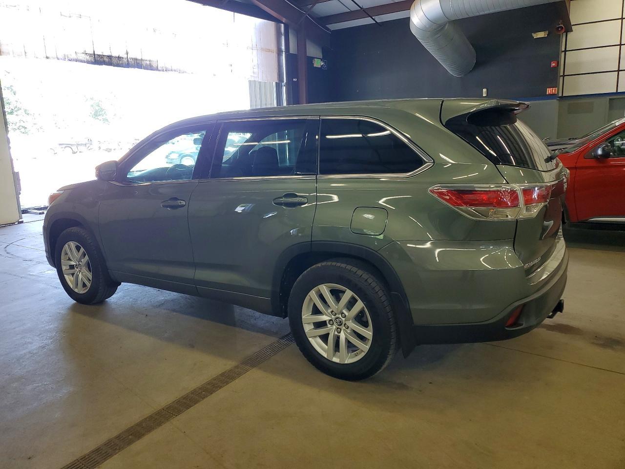 2016 Toyota Highlander Le - Фото 2