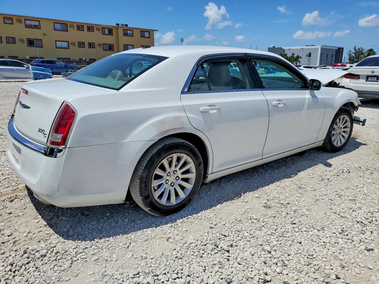 2014 Chrysler 300 - Фото 3