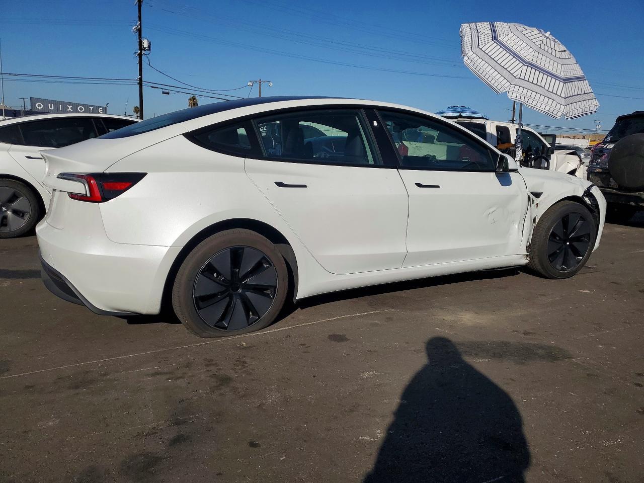 2025 Tesla Model 3 - Фото 3