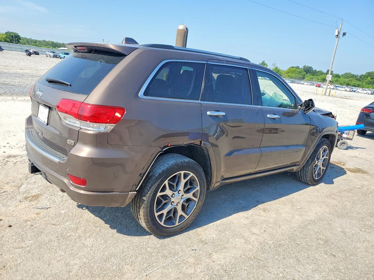 2021 Jeep Grand Cherokee Overland - Фото 3