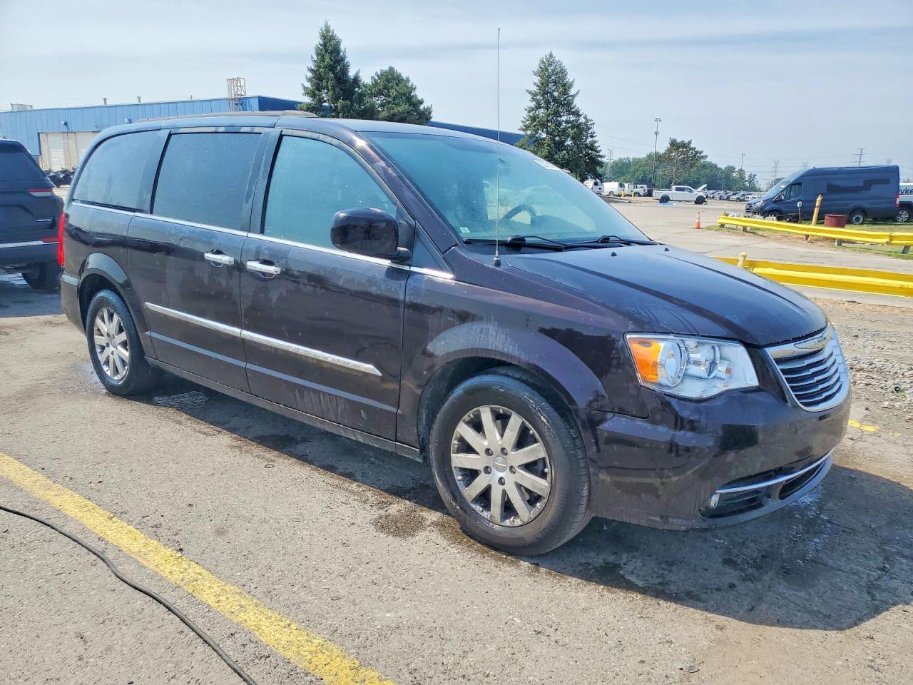 2015 Chrysler Town & Country Touring - Image 4