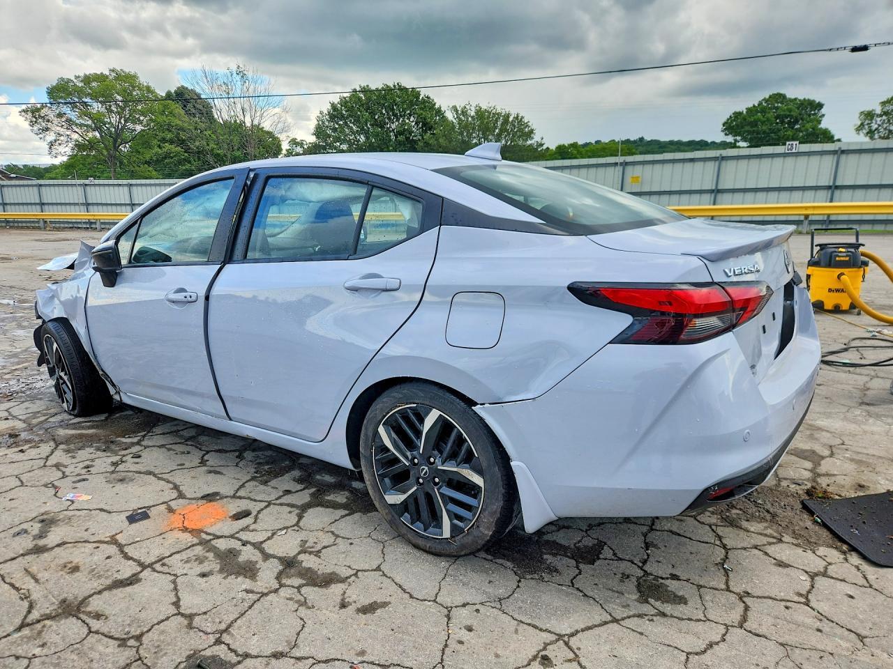 2025 Nissan Versa Sr - Фото 2