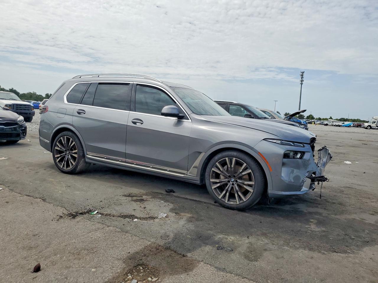 2025 BMW X7 xDrive40I - Фото 4