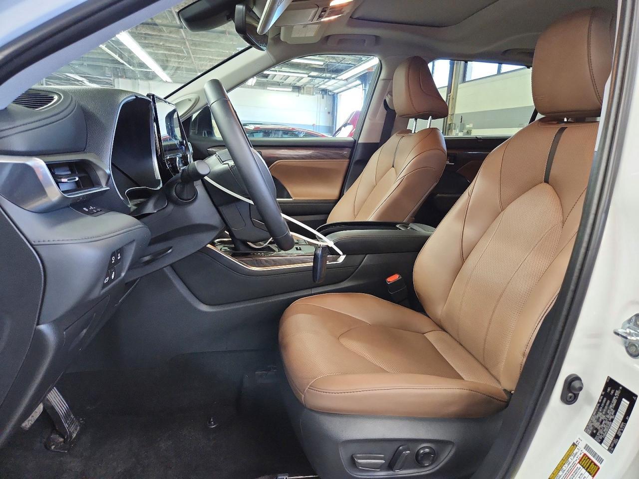 2025 Toyota Highlander Hybrid Limited 25Th Edition - Image 7