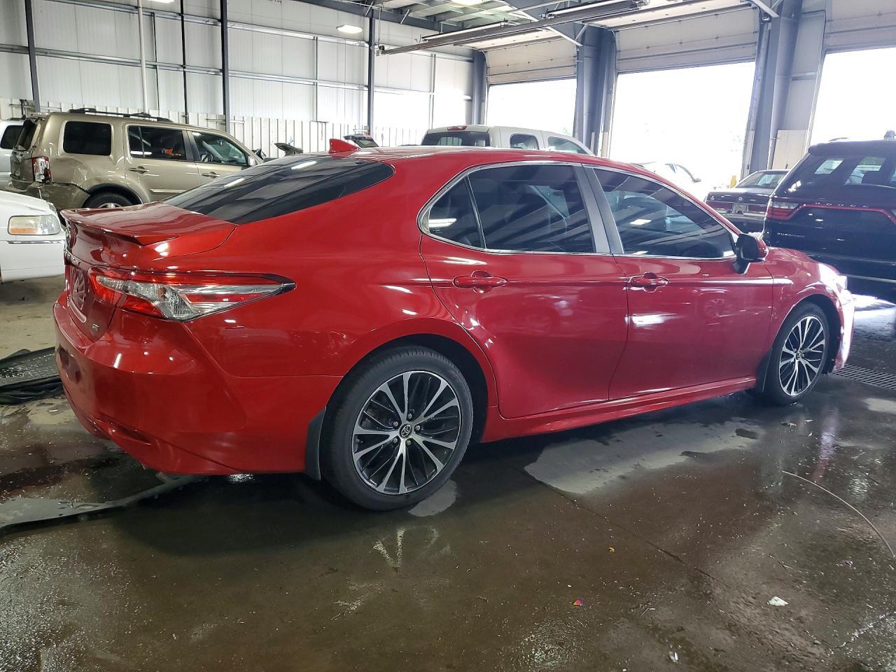 2019 Toyota Camry Se - Фото 3