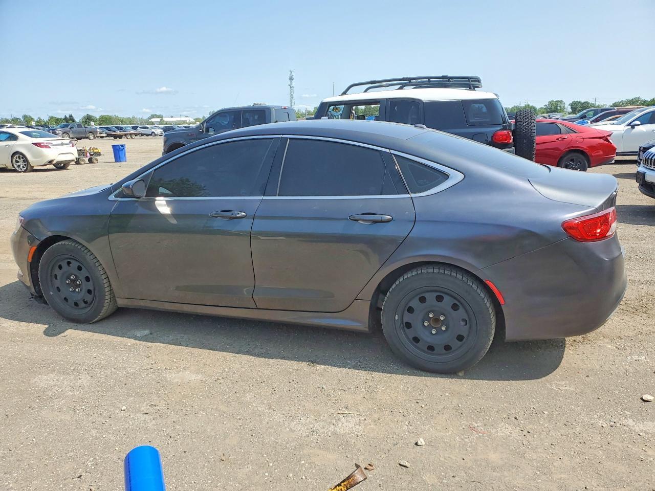 2015 Chrysler 200 Limited - Фото 2
