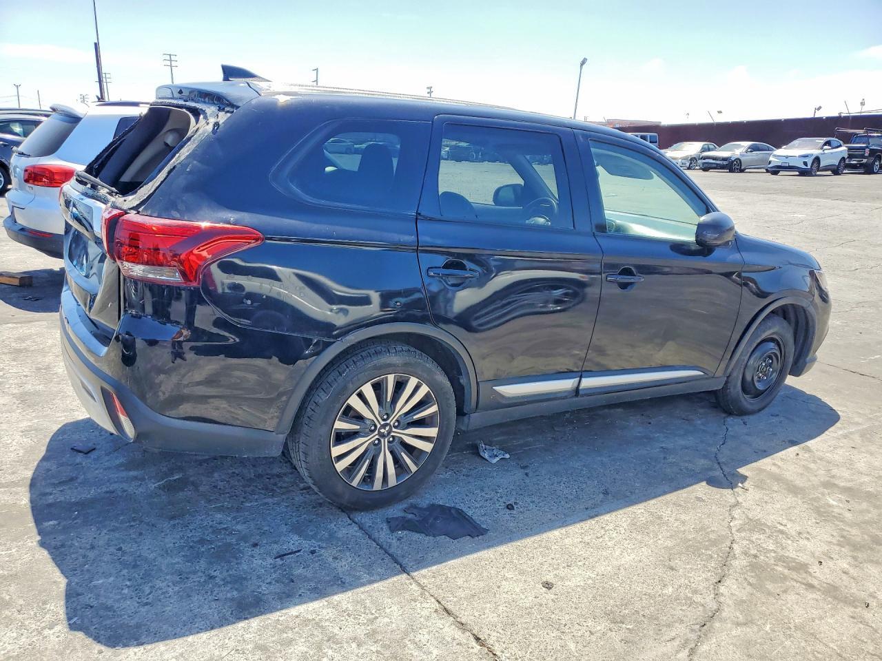 2020 Mitsubishi Outlander Es - Фото 3