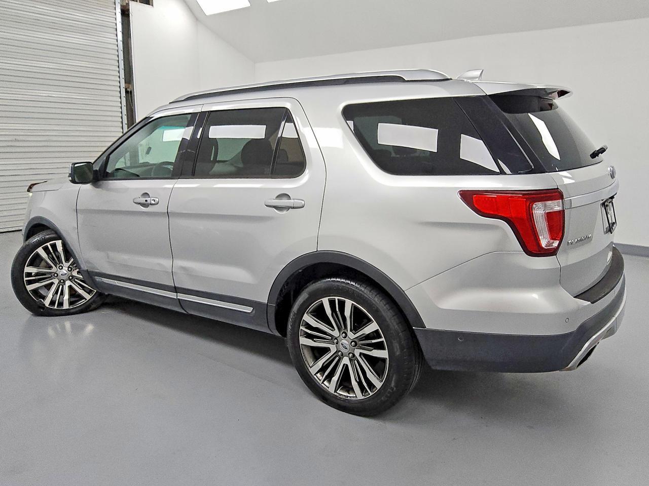 2017 Ford Explorer Platinum - Фото 2