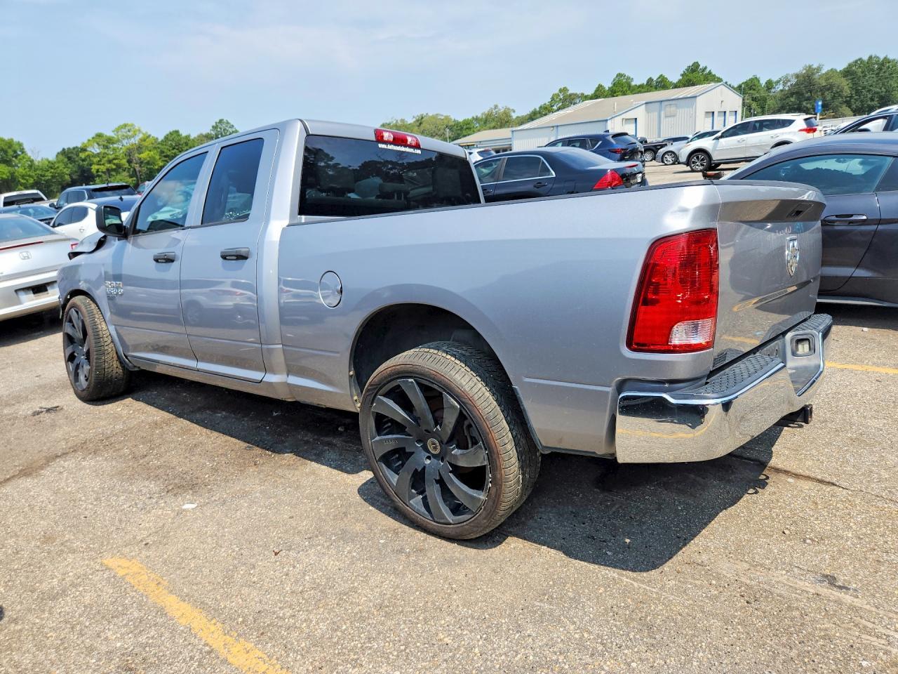 2019 Ram 1500 Classic Tradesman - Фото 2
