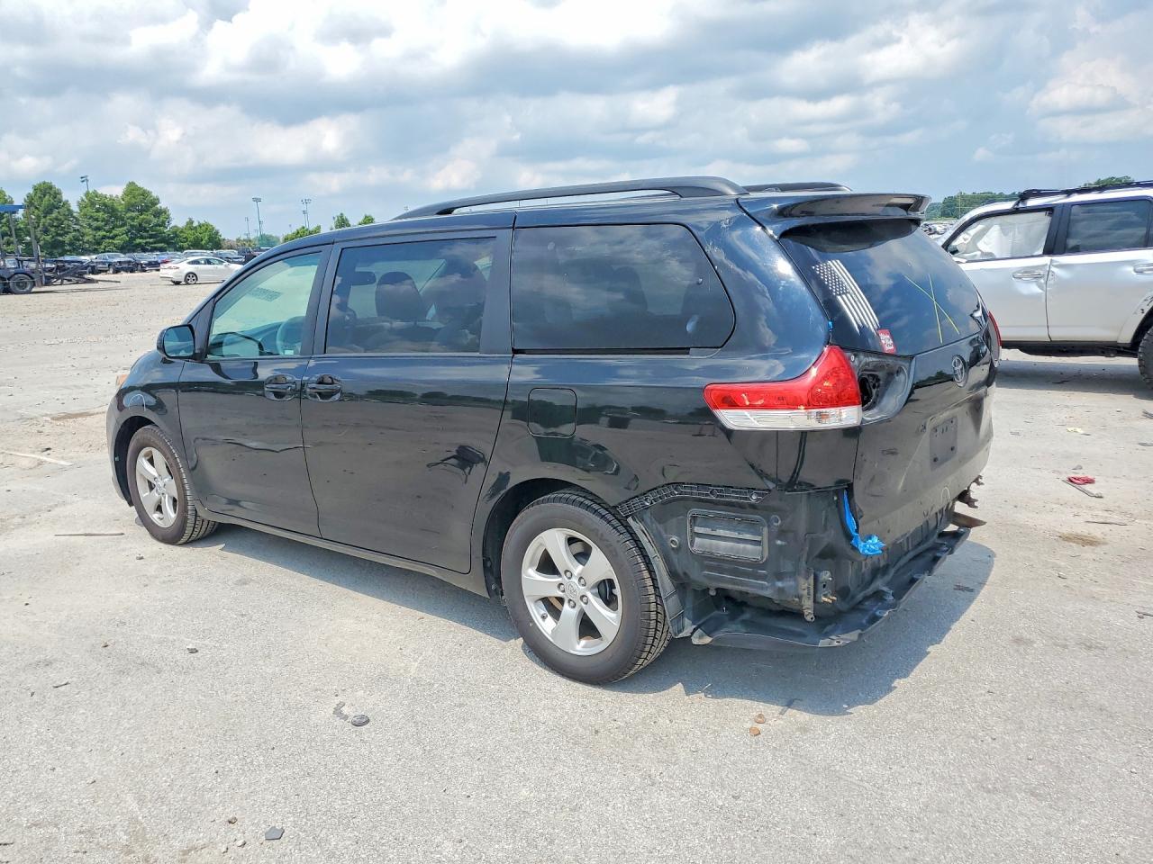 2011 Toyota Sienna Le - Фото 2