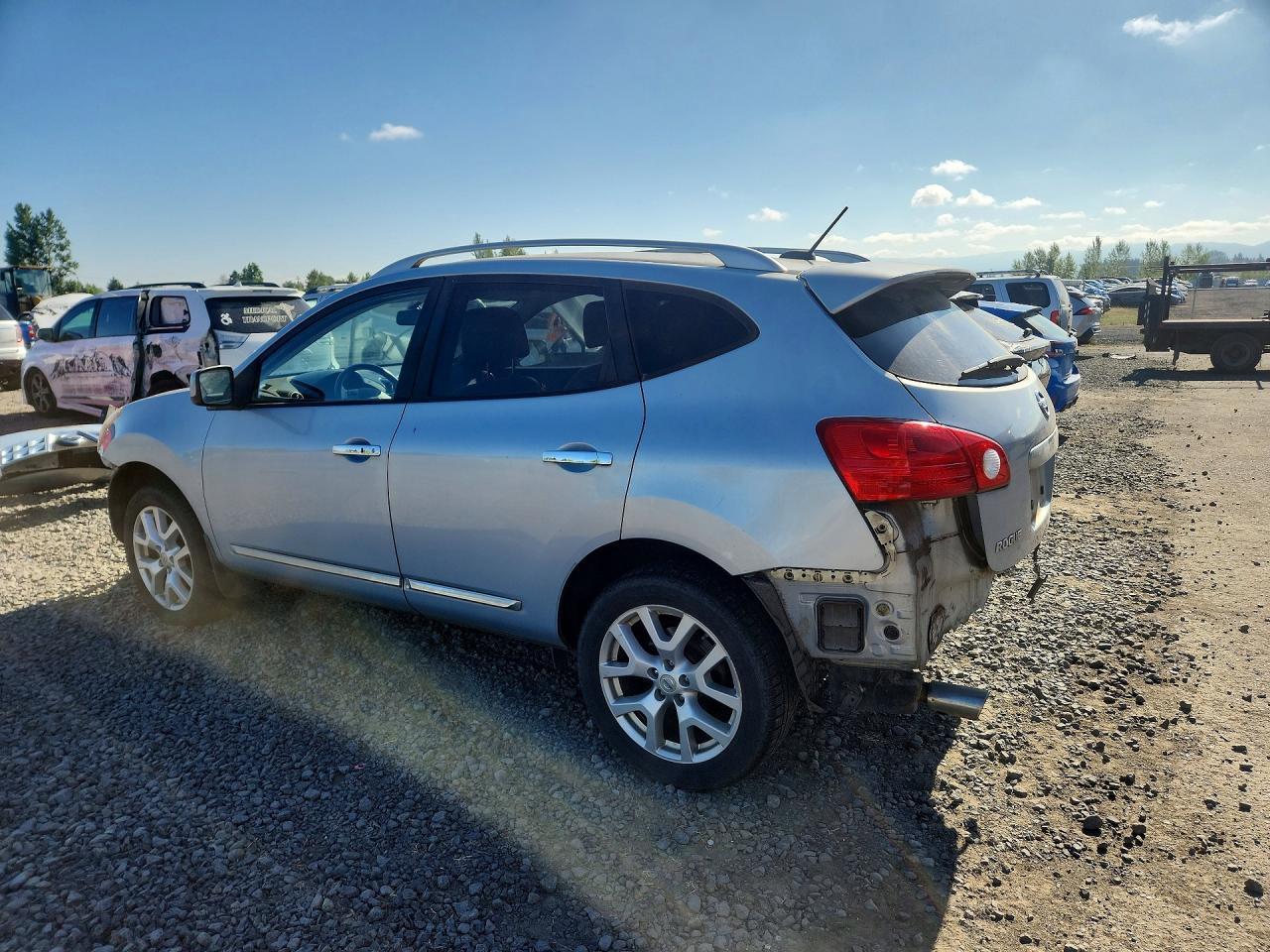 2011 Nissan Rogue S - Image 2