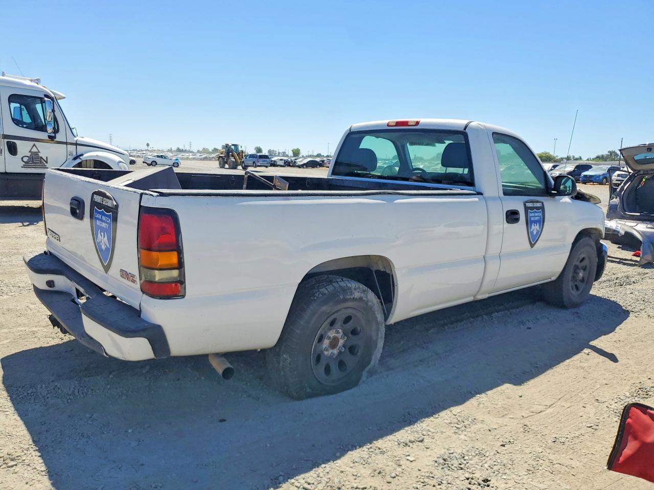2005 GMC New Sierra C1500 - Image 3